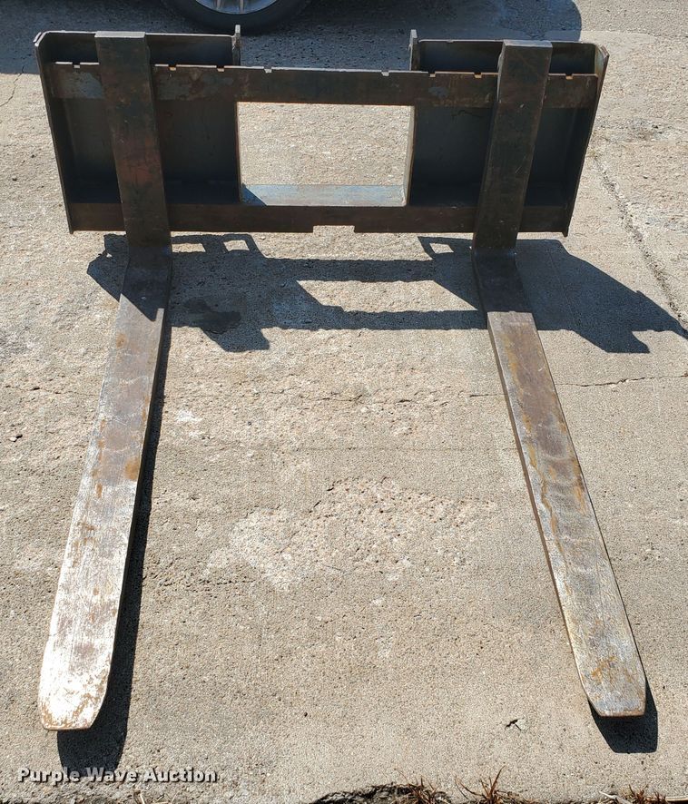 image for item DE4498 Arrow Material Handling forks