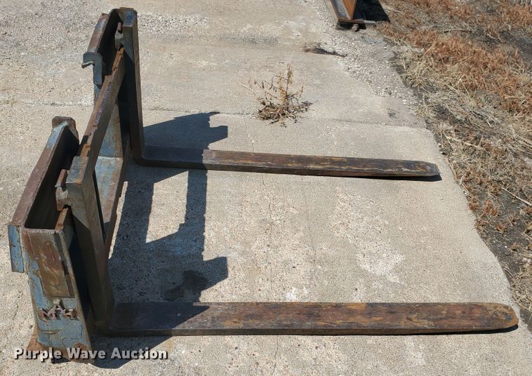 image for item DE4498 Arrow Material Handling forks