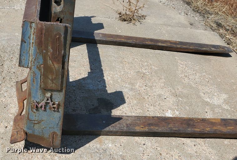 image for item DE4498 Arrow Material Handling forks