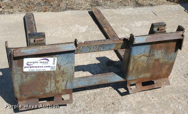 image for item DE4498 Arrow Material Handling forks