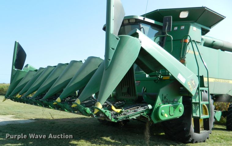 image for item DE4500 1998 John Deere 893 corn head