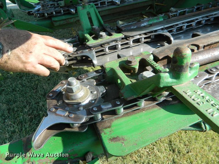 image for item DE4500 1998 John Deere 893 corn head