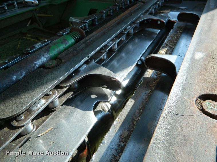 image for item DE4500 1998 John Deere 893 corn head