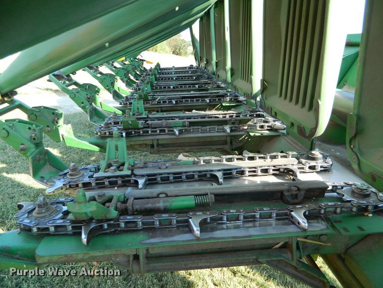 image for item DE4500 1998 John Deere 893 corn head