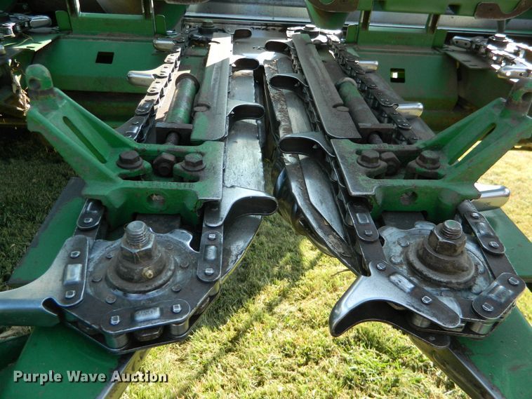 image for item DE4500 1998 John Deere 893 corn head