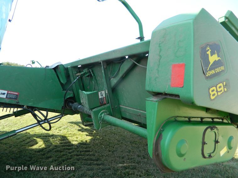 image for item DE4500 1998 John Deere 893 corn head