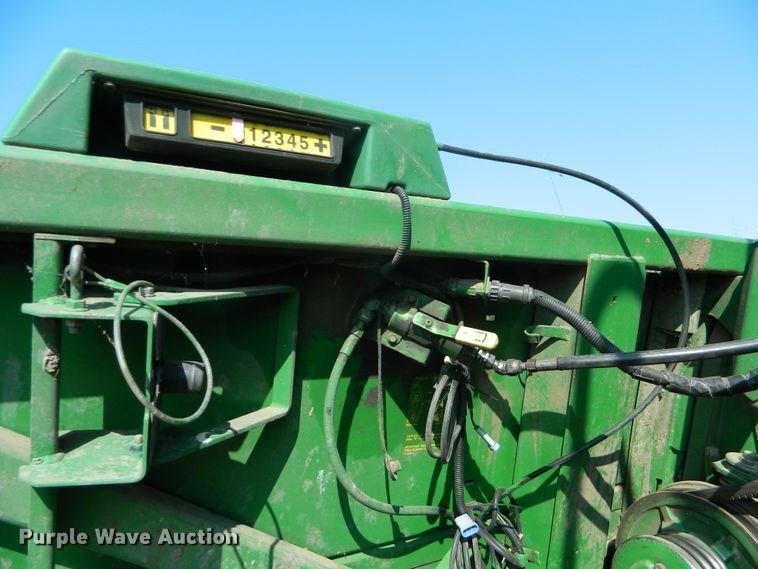 image for item DE4500 1998 John Deere 893 corn head