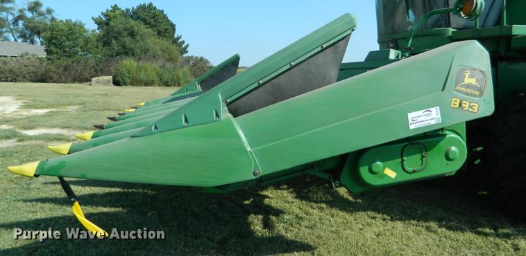 image for item DE4500 1998 John Deere 893 corn head