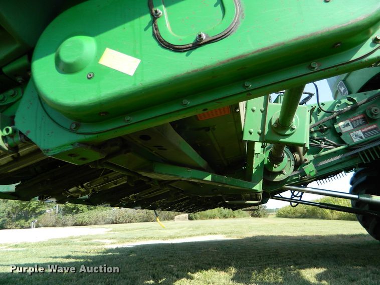 image for item DE4500 1998 John Deere 893 corn head