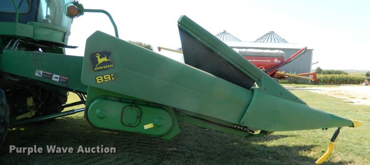image for item DE4500 1998 John Deere 893 corn head