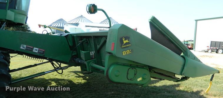 image for item DE4500 1998 John Deere 893 corn head