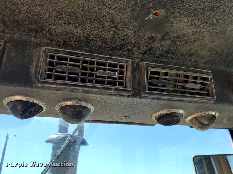 image for item DF5694 1973 Case 1070  tractor