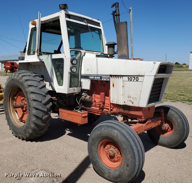 image for item DF5695 Case 1070  tractor