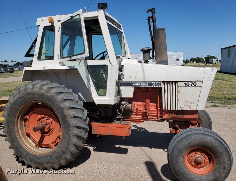 image for item DF5695 Case 1070  tractor