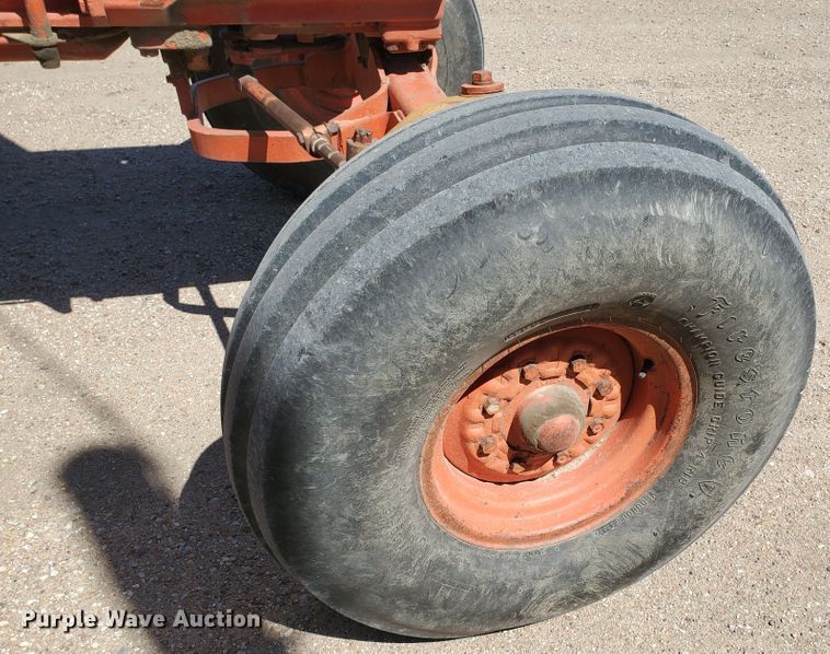 image for item DF5695 Case 1070  tractor