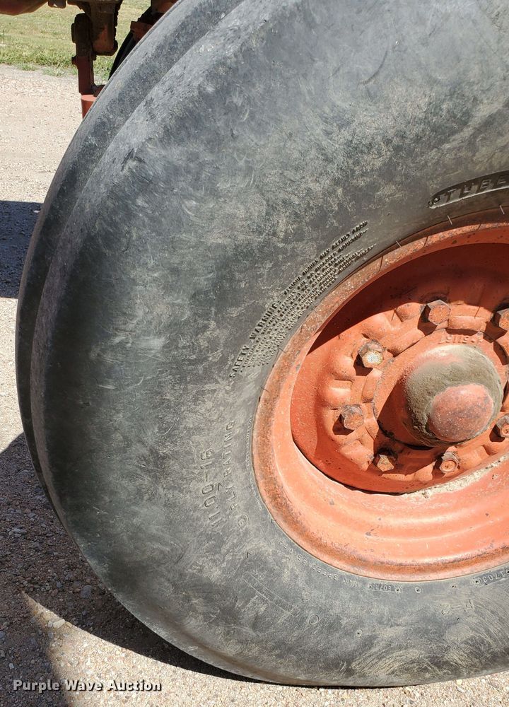 image for item DF5695 Case 1070  tractor