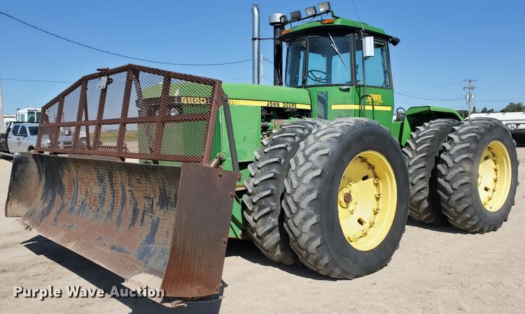image for item DF5700 1984 John Deere 8850  4WD tractor