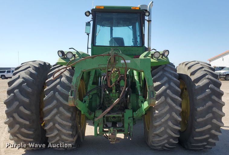 image for item DF5700 1984 John Deere 8850  4WD tractor