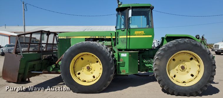 image for item DF5700 1984 John Deere 8850  4WD tractor
