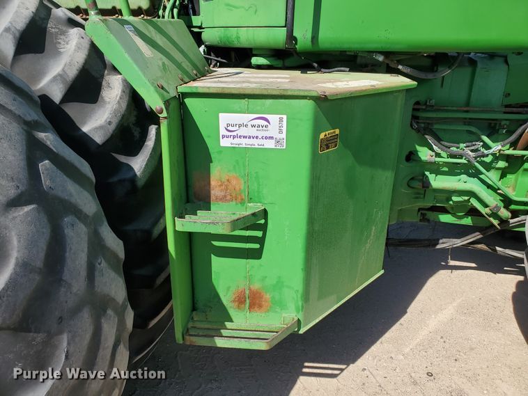 image for item DF5700 1984 John Deere 8850  4WD tractor