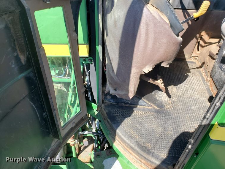 image for item DF5700 1984 John Deere 8850  4WD tractor