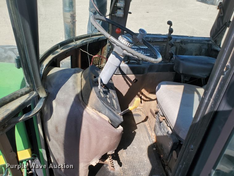 image for item DF5700 1984 John Deere 8850  4WD tractor