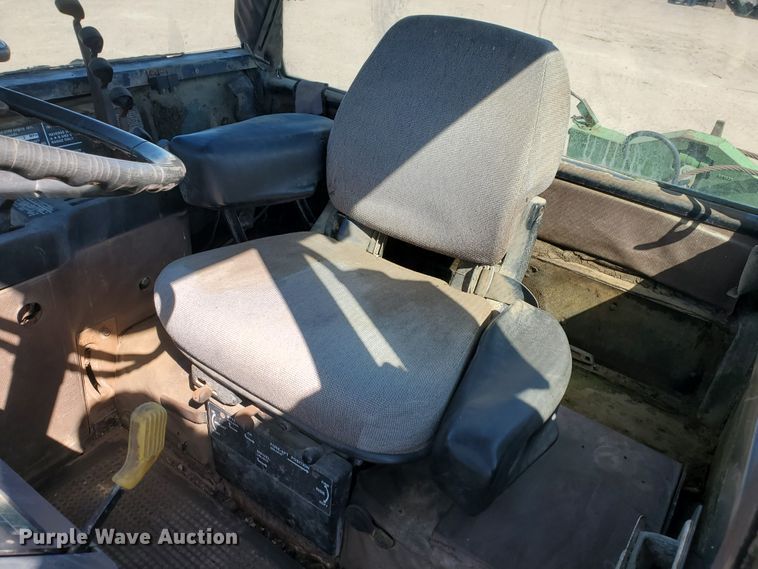 image for item DF5700 1984 John Deere 8850  4WD tractor