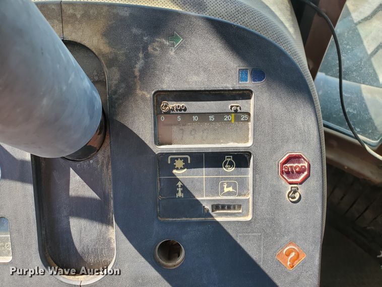 image for item DF5700 1984 John Deere 8850  4WD tractor