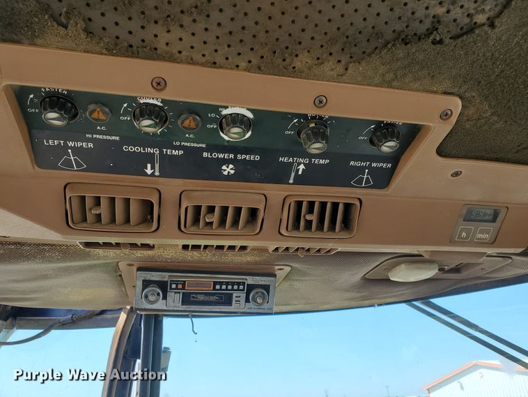 image for item DF5700 1984 John Deere 8850  4WD tractor