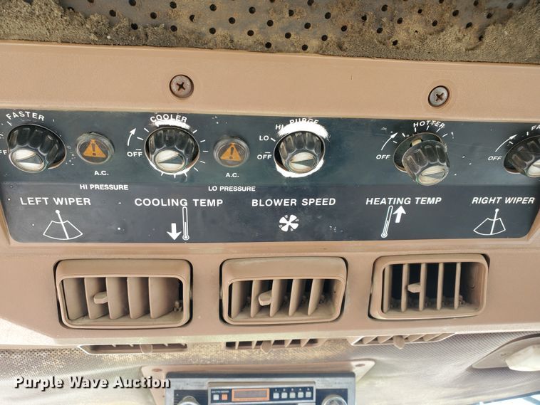 image for item DF5700 1984 John Deere 8850  4WD tractor