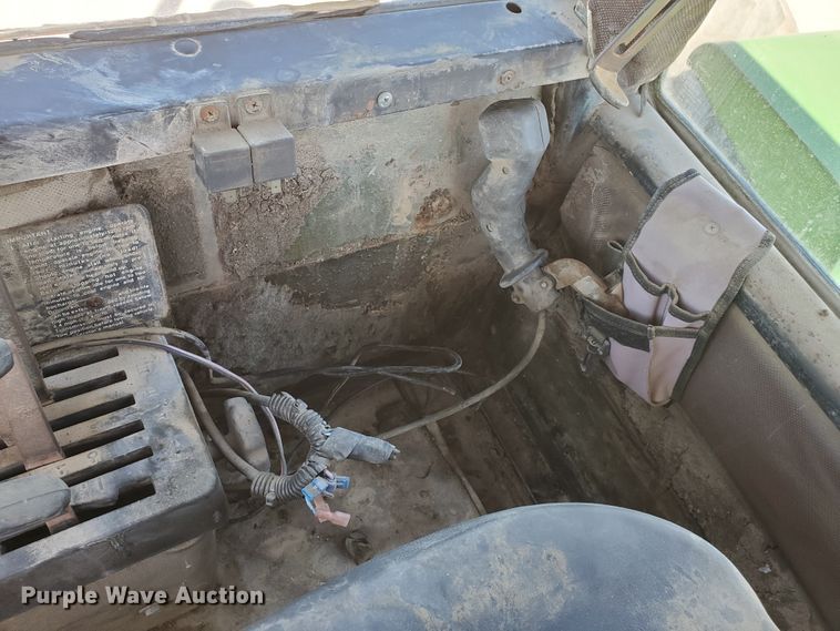 image for item DF5700 1984 John Deere 8850  4WD tractor