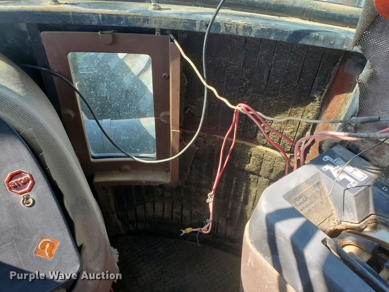 image for item DF5700 1984 John Deere 8850  4WD tractor