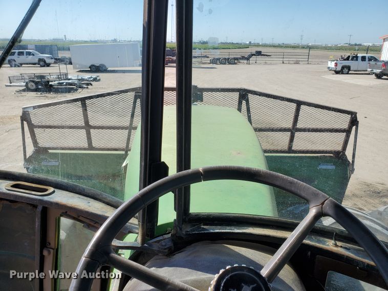 image for item DF5700 1984 John Deere 8850  4WD tractor