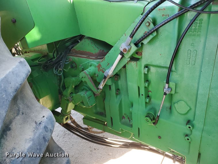 image for item DF5700 1984 John Deere 8850  4WD tractor