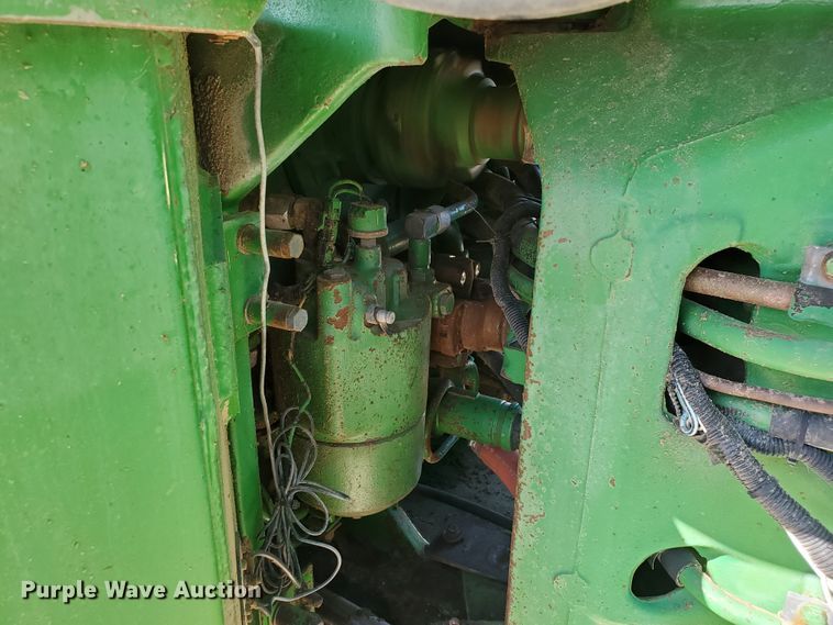 image for item DF5700 1984 John Deere 8850  4WD tractor