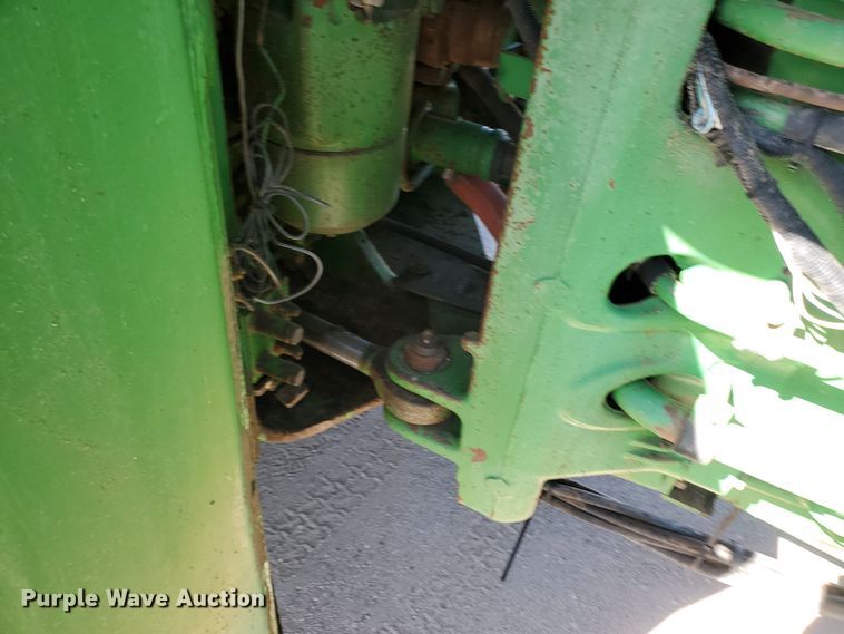 image for item DF5700 1984 John Deere 8850  4WD tractor