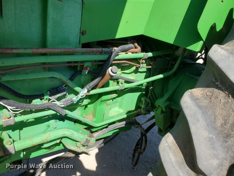 image for item DF5700 1984 John Deere 8850  4WD tractor