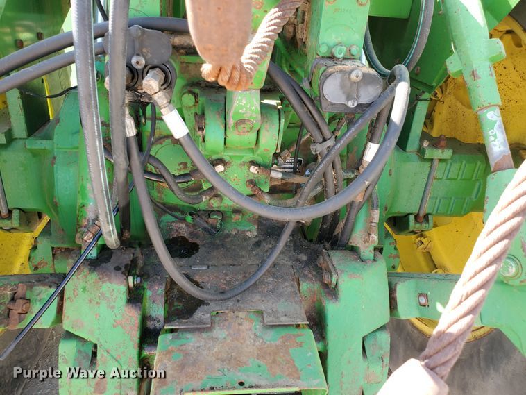 image for item DF5700 1984 John Deere 8850  4WD tractor