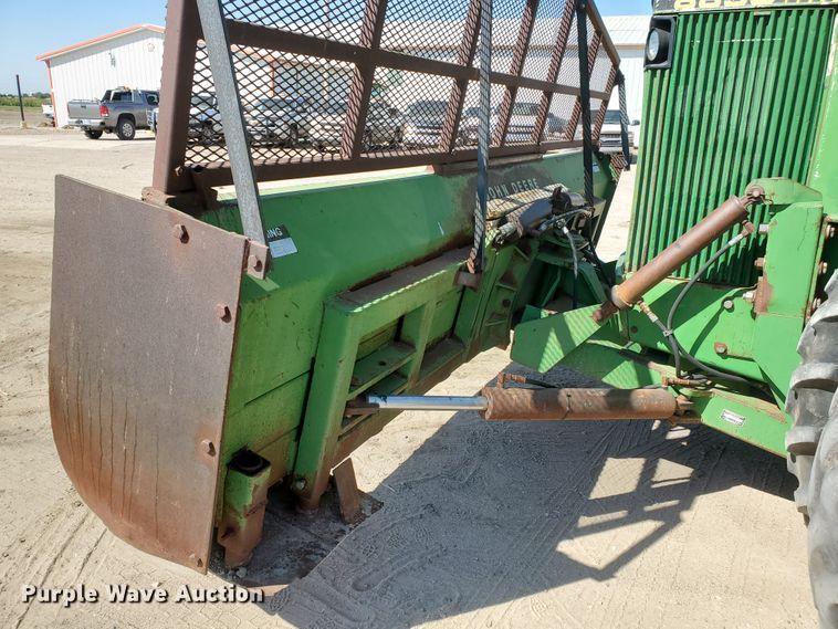 image for item DF5700 1984 John Deere 8850  4WD tractor