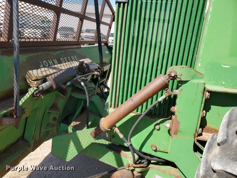 image for item DF5700 1984 John Deere 8850  4WD tractor