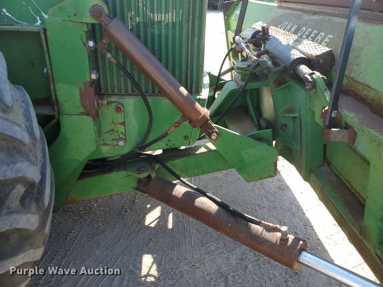 image for item DF5700 1984 John Deere 8850  4WD tractor