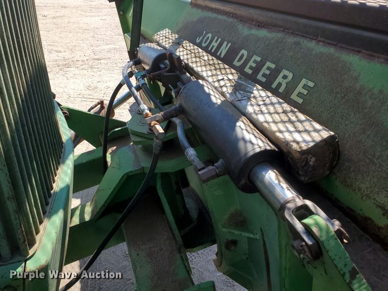 image for item DF5700 1984 John Deere 8850  4WD tractor