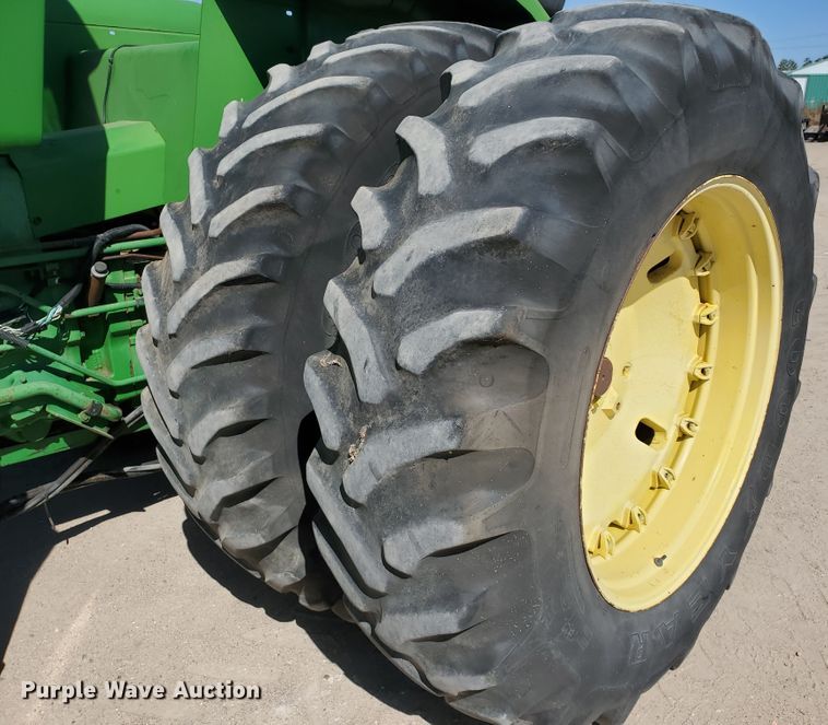 image for item DF5700 1984 John Deere 8850  4WD tractor