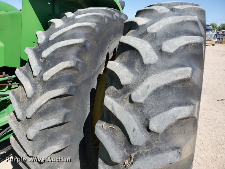 image for item DF5700 1984 John Deere 8850  4WD tractor