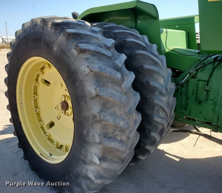 image for item DF5700 1984 John Deere 8850  4WD tractor