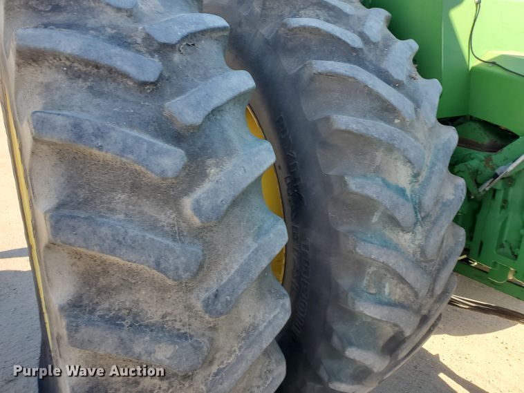 image for item DF5700 1984 John Deere 8850  4WD tractor