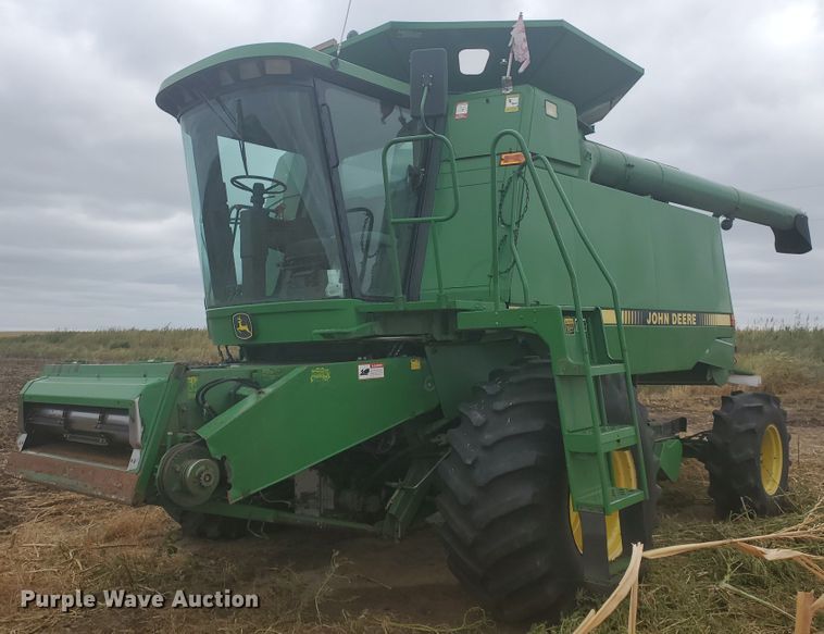 image for item DF5724 1990 John Deere 9600 RWA combine