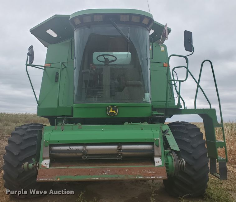 image for item DF5724 1990 John Deere 9600 RWA combine