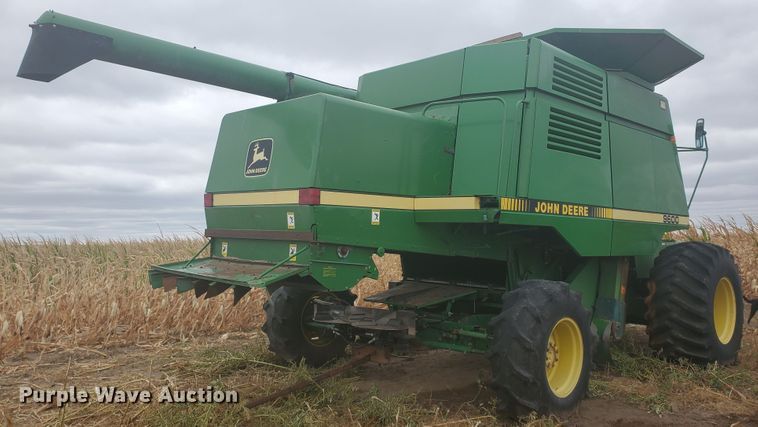 image for item DF5724 1990 John Deere 9600 RWA combine