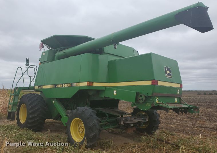 image for item DF5724 1990 John Deere 9600 RWA combine